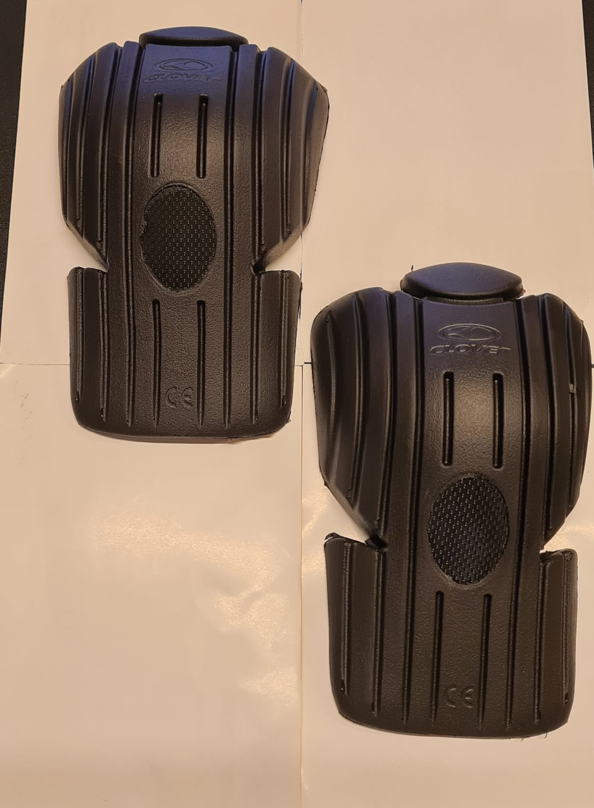 img_7d428caa38d3560e62a125952b547415.jpg Cp. Protezioni Ginocchia CLOVER - OMOLOGATE livello 2 - immagine 1