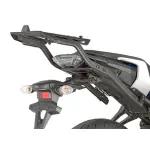 Attacco posteriore Givi 2130FZ per Yamaha Tracer 700, specifico per bauletto Monokey o Monolock da abbinare alla piastra Monokey M5, M9A, M9B, M8A, M8B, o alla piastra Monolock M5M