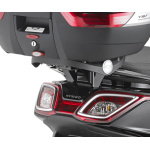 Attacco posteriore Givi SR6107 per Kymco Downtown ABS 125i/350i 15-, specifico per bauletto Monokey da abbinare alla piastra Monokey M5 o M7