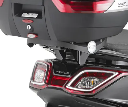 img_96caec683968bb5838023dad4078b0ef.jpg Attacco posteriore Givi SR6107 per Kymco Downtown ABS 125i/350i 15-, specifico per bauletto Monokey da abbinare alla piastra Monokey M5 o M7 - immagine 1