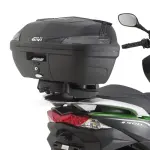Attacco posteriore Givi SR4111MM per Kawasaki J125/J300 14-21, specifico per bauletto Monolock comprensivo di piastra Monolock M6M dotata di sede per lucchetto a "U"