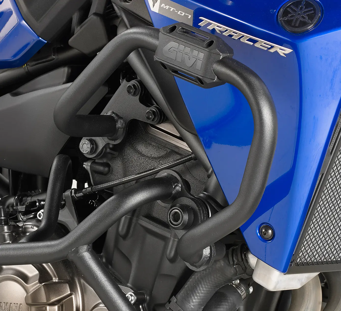 img_fbaa052fc699d64636e9d85cbdd718a4.jpg TNH2130 - Paramotore tubolare specifico / Radiatore GIVI per Yamaha Tracer 700 16-19, Protegge la Parte Alta a lati del radiatore, monta solo in abbinamento a TN2130 (non incluso) - immagine 1