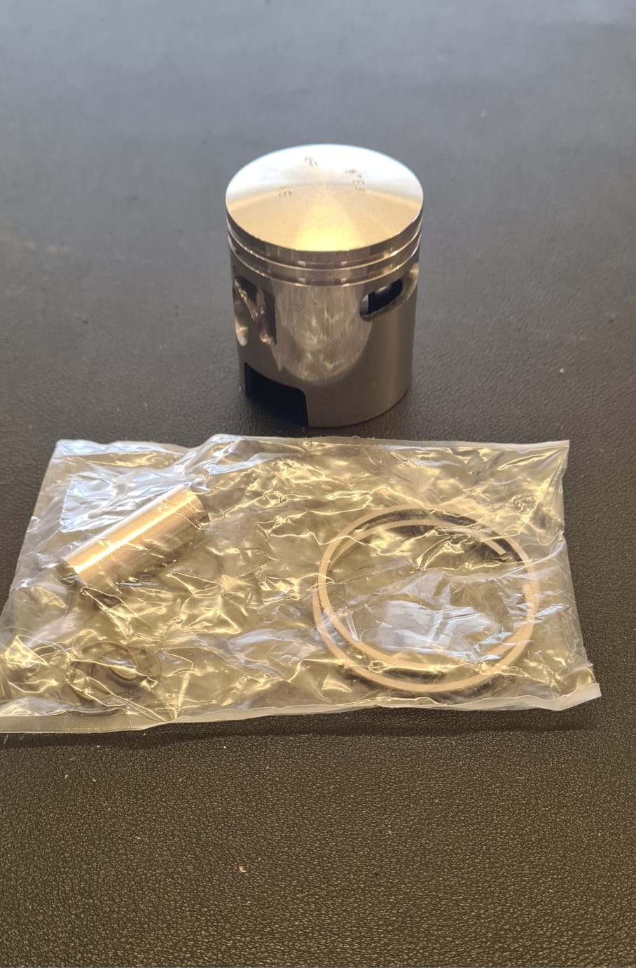 img_fdbb51a376ec3b4c6042bba9af86e477.jpg PISTONE VERTEX per POLINI PIAGGIO CIAO/SI misura 43,40mm spinotto 12mm - immagine 1